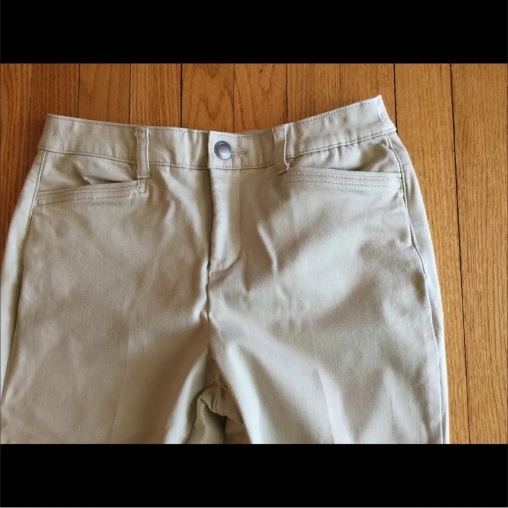 Christopher & Banks Slimming Kahki Pants Slacks Size 6P